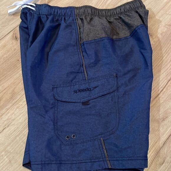 Speedo men’s swim trunks. Size L. Blue/gray. - Picture 8 of 8